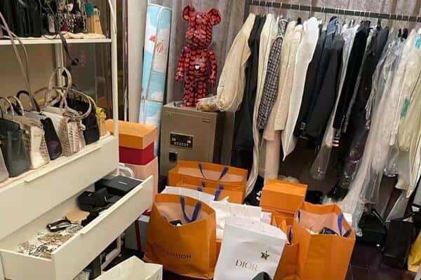 卧龙区回收一线品牌衣服.jpg